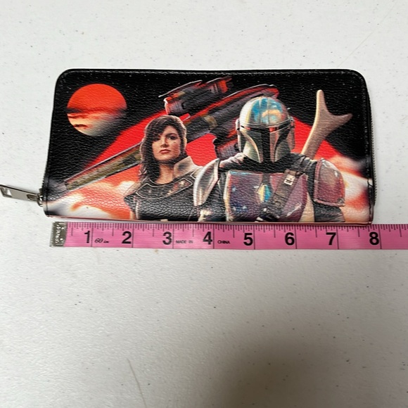 Disney Star Wars The Mandalorian Zip Around Wallet - Picture 5 of 7
